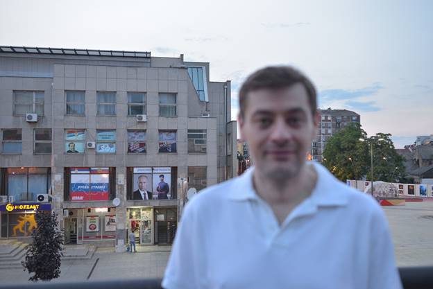 A person standing in front of a building

Description generated with very high confidence