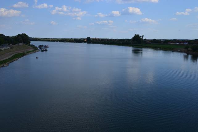 A bridge over a body of water

Description generated with very high confidence