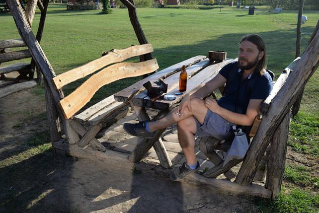 A person sitting on a bench in a park

Description generated with high confidence